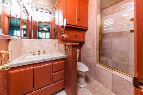 Bath - 1525 Robinson Dr, Red Bluff, CA 96080 photo 1 of 3