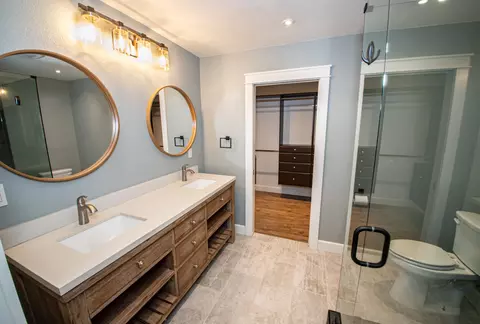Bath - 1142 Walnut Ave, Redding, CA 96001 photo 1 of 8