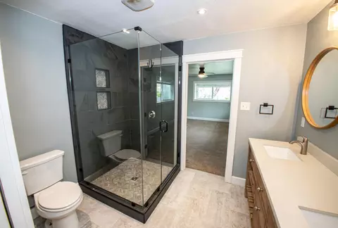 Bath - 1142 Walnut Ave, Redding, CA 96001 photo 7 of 8