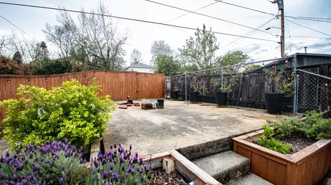 Exterior - 1142 Walnut Ave, Redding, CA 96001 photo 7 of 10