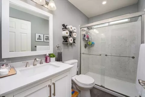 Bath - 620 Spyglass Dr, Red Bluff, CA 96080 photo 1 of 1