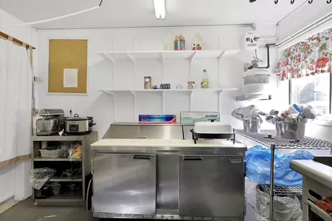 Kitchen - 4422 Gover Rd, Anderson, CA 96007 photo 6 of 8