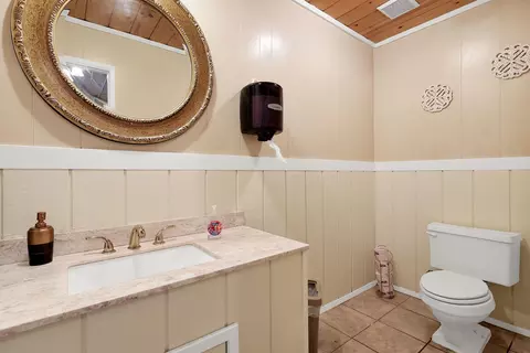 Bath - 4422 Gover Rd, Anderson, CA 96007 photo 1 of 5