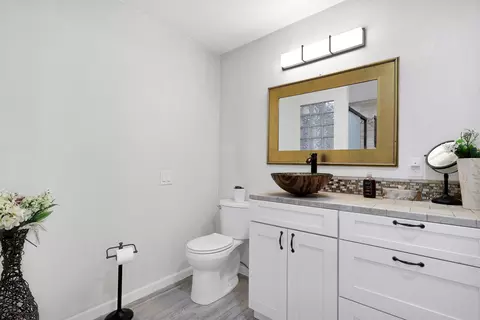Bath - 4422 Gover Rd, Anderson, CA 96007 photo 5 of 5