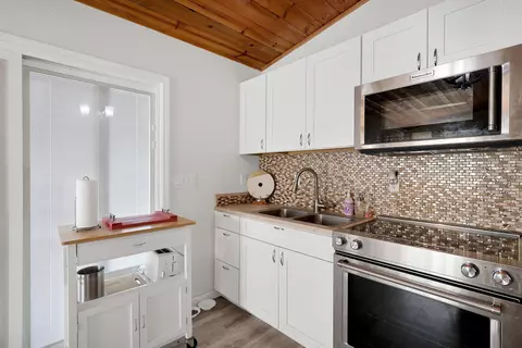 Kitchen - 4422 Gover Rd, Anderson, CA 96007 photo 8 of 8