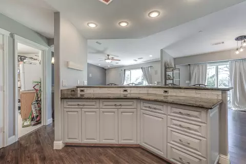 Bath - 3445 Billings Dr, Redding, CA 96002 photo 1 of 5
