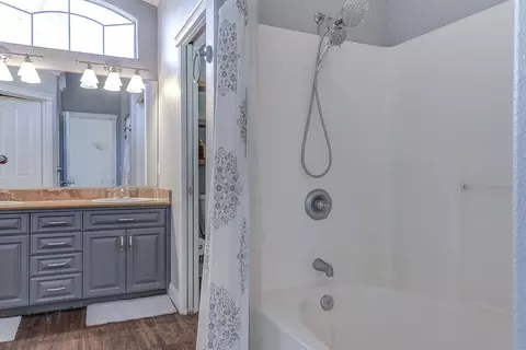 Bath - 3445 Billings Dr, Redding, CA 96002 photo 4 of 5