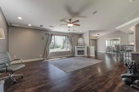 Living - 3445 Billings Dr, Redding, CA 96002 photo 3 of 4