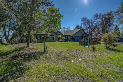 Exterior - 3445 Billings Dr, Redding, CA 96002 photo 6 of 9