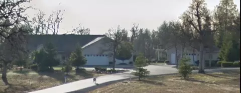 8317 Whispering Oaks Rd, Redding, CA 96002