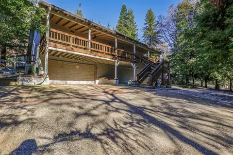 20332 Lakeview Dr, Lakehead, CA 96051