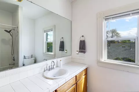 Bath - 1235 Jefferson St, Red Bluff, CA 96080 photo 3 of 4