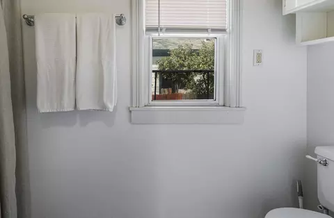 Bath - 1235 Jefferson St, Red Bluff, CA 96080 photo 4 of 4