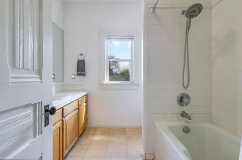 Bath - 1235 Jefferson St, Red Bluff, CA 96080 photo 2 of 4