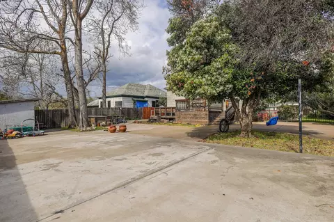 View/Area - 1235 Jefferson St, Red Bluff, CA 96080 photo 2 of 2