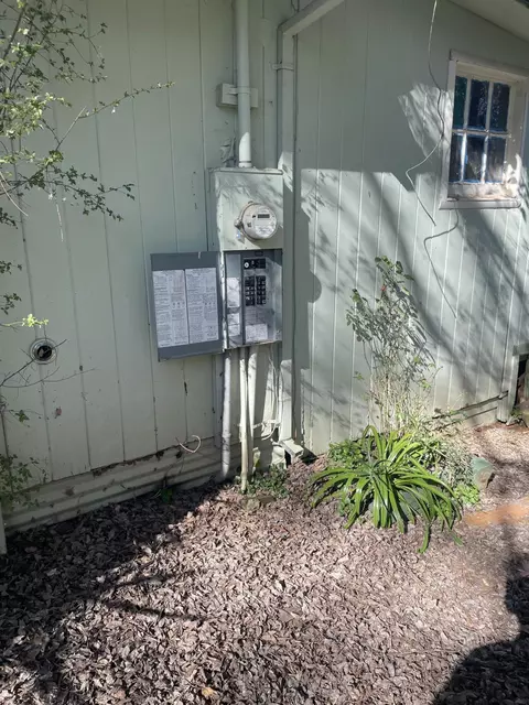 Exterior - 12221 Macs Rd, Redding, CA 96003 photo 2 of 7