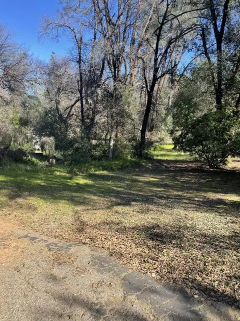 Exterior - 12221 Macs Rd, Redding, CA 96003 photo 1 of 7