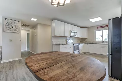 Kitchen - 2047 Winchester Pl, Redding, CA 96001 photo 4 of 4