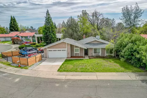 Exterior - 2047 Winchester Pl, Redding, CA 96001 photo 9 of 11