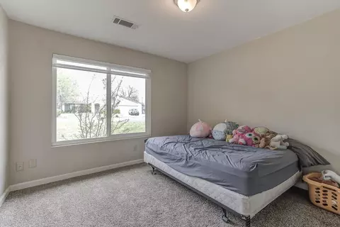 Bedroom - 2047 Winchester Pl, Redding, CA 96001 photo 3 of 3