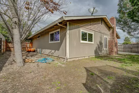 Exterior - 2047 Winchester Pl, Redding, CA 96001 photo 7 of 11