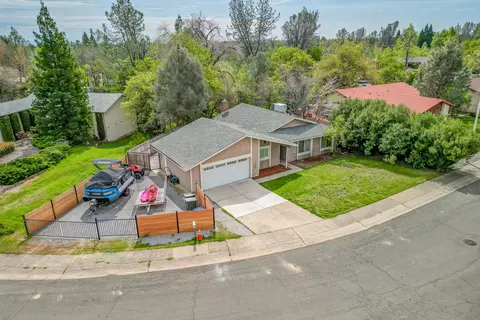 2047 Winchester Pl, Redding, CA 96001