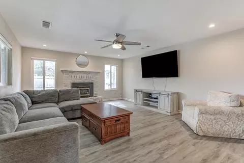 Living - 2047 Winchester Pl, Redding, CA 96001 photo 2 of 2