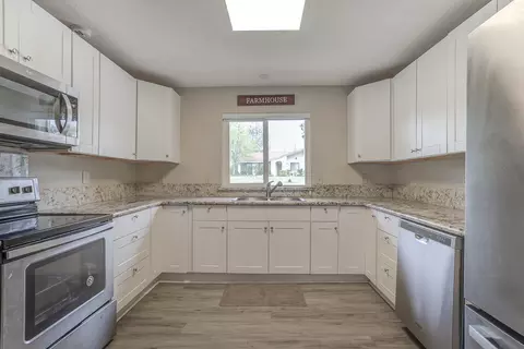 Kitchen - 2047 Winchester Pl, Redding, CA 96001 photo 1 of 4