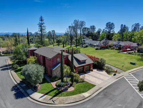 1539 Saint Andrews Dr, Redding, CA 96003