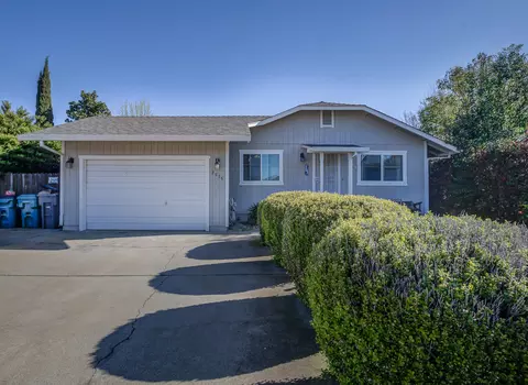 2575 Holly St, Anderson, CA 96007