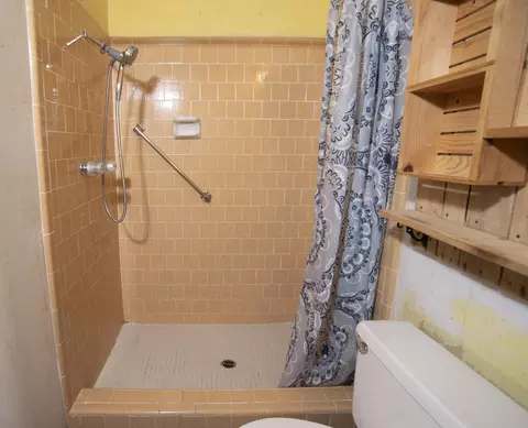 Bath - 236 Bonnie Ln, Willits, CA 95490 photo 5 of 5