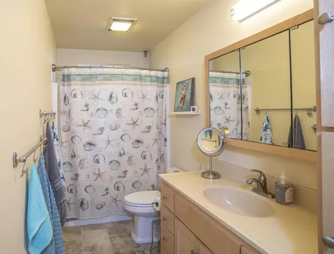 Bath - 236 Bonnie Ln, Willits, CA 95490 photo 1 of 5