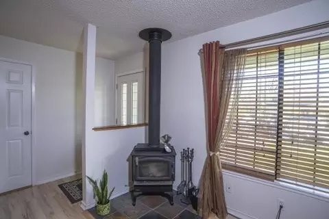 Living - 236 Bonnie Ln, Willits, CA 95490 photo 4 of 5
