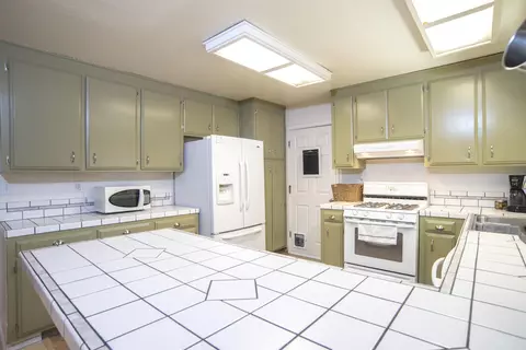 Kitchen - 236 Bonnie Ln, Willits, CA 95490 photo 2 of 5