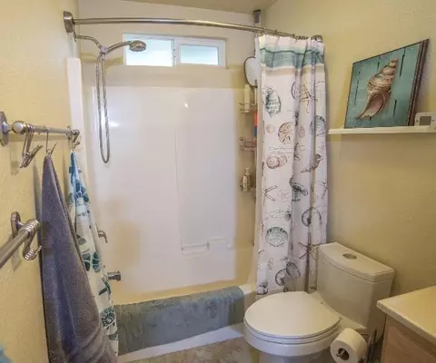 Bath - 236 Bonnie Ln, Willits, CA 95490 photo 2 of 5