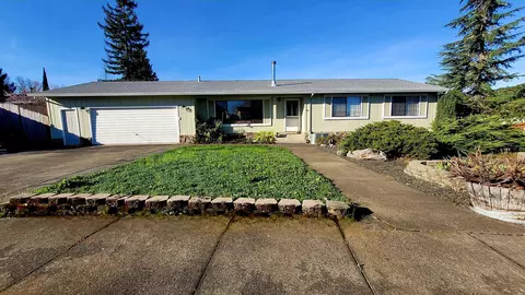 236 Bonnie Ln, Willits, CA 95490