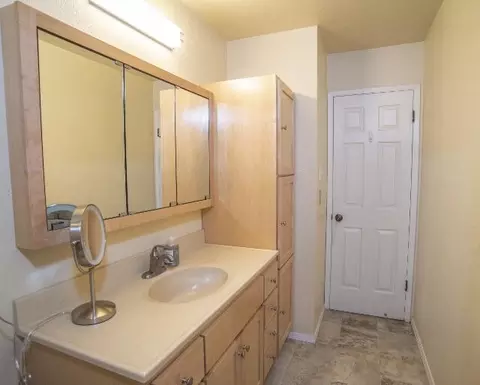 Bath - 236 Bonnie Ln, Willits, CA 95490 photo 3 of 5