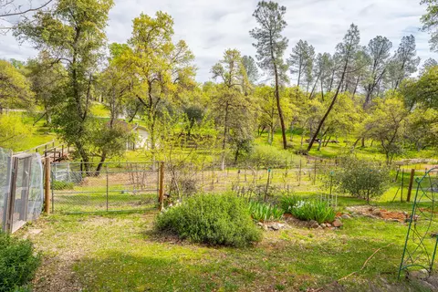 Exterior - 8409 Creekview Ln, Redding, CA 96001 photo 8 of 21