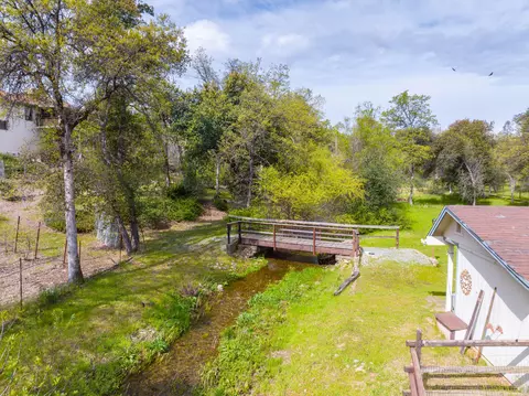 View/Area - 8409 Creekview Ln, Redding, CA 96001 photo 3 of 8