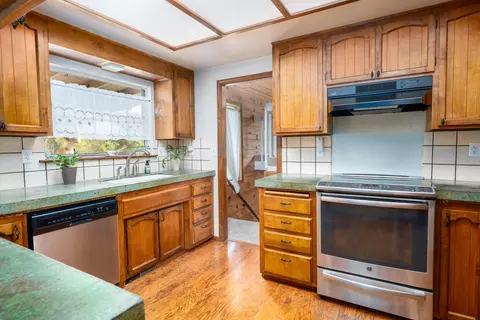 Kitchen - 8409 Creekview Ln, Redding, CA 96001 photo 2 of 4