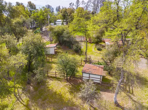 View/Area - 8409 Creekview Ln, Redding, CA 96001 photo 4 of 8