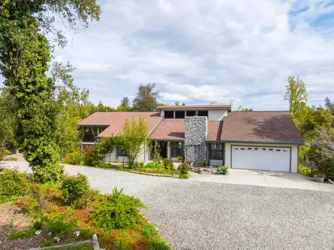 Exterior - 8409 Creekview Ln, Redding, CA 96001 photo 19 of 21