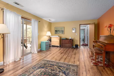 Living - 8409 Creekview Ln, Redding, CA 96001 photo 4 of 8