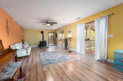 Living - 8409 Creekview Ln, Redding, CA 96001 photo 3 of 8