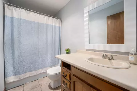 Bath - 8409 Creekview Ln, Redding, CA 96001 photo 1 of 3