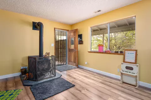 Living - 8409 Creekview Ln, Redding, CA 96001 photo 5 of 8