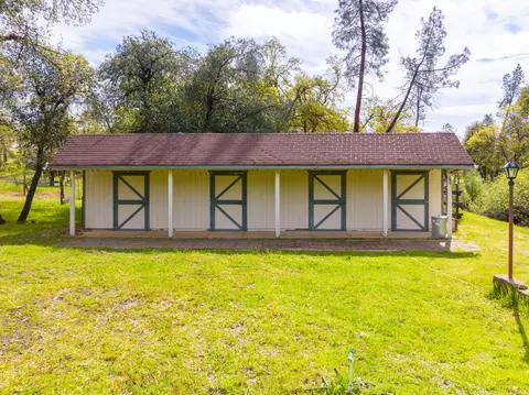 Exterior - 8409 Creekview Ln, Redding, CA 96001 photo 17 of 21