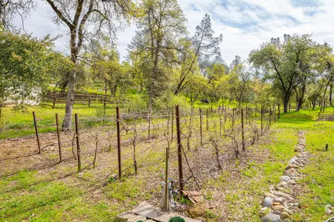 View/Area - 8409 Creekview Ln, Redding, CA 96001 photo 1 of 8
