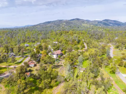 View/Area - 8409 Creekview Ln, Redding, CA 96001 photo 6 of 8