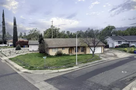 3305 Cessna Dr, Redding, CA 96001